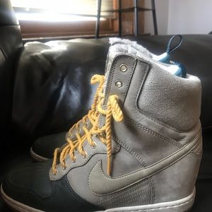 RARE NIKE SKY HIGH WEDGE DUCK BOOT!